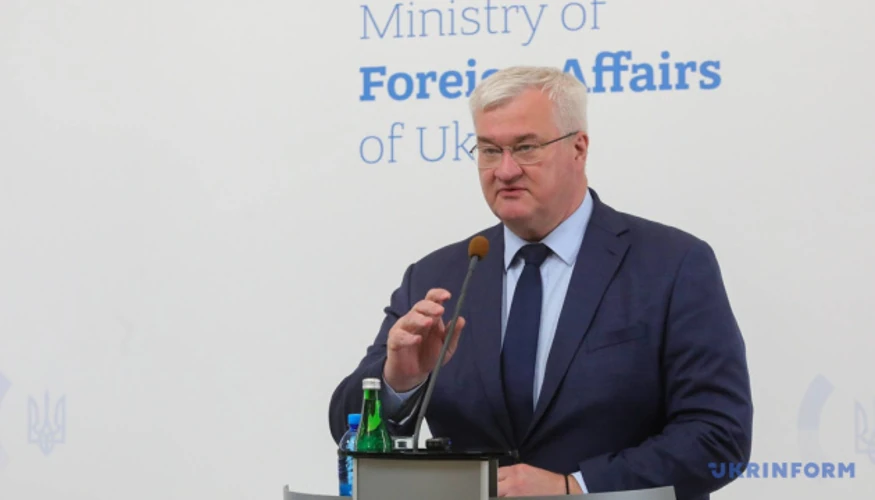 Пошкоджене внаслідок удару РФ торговельне судно поблизу Одеси