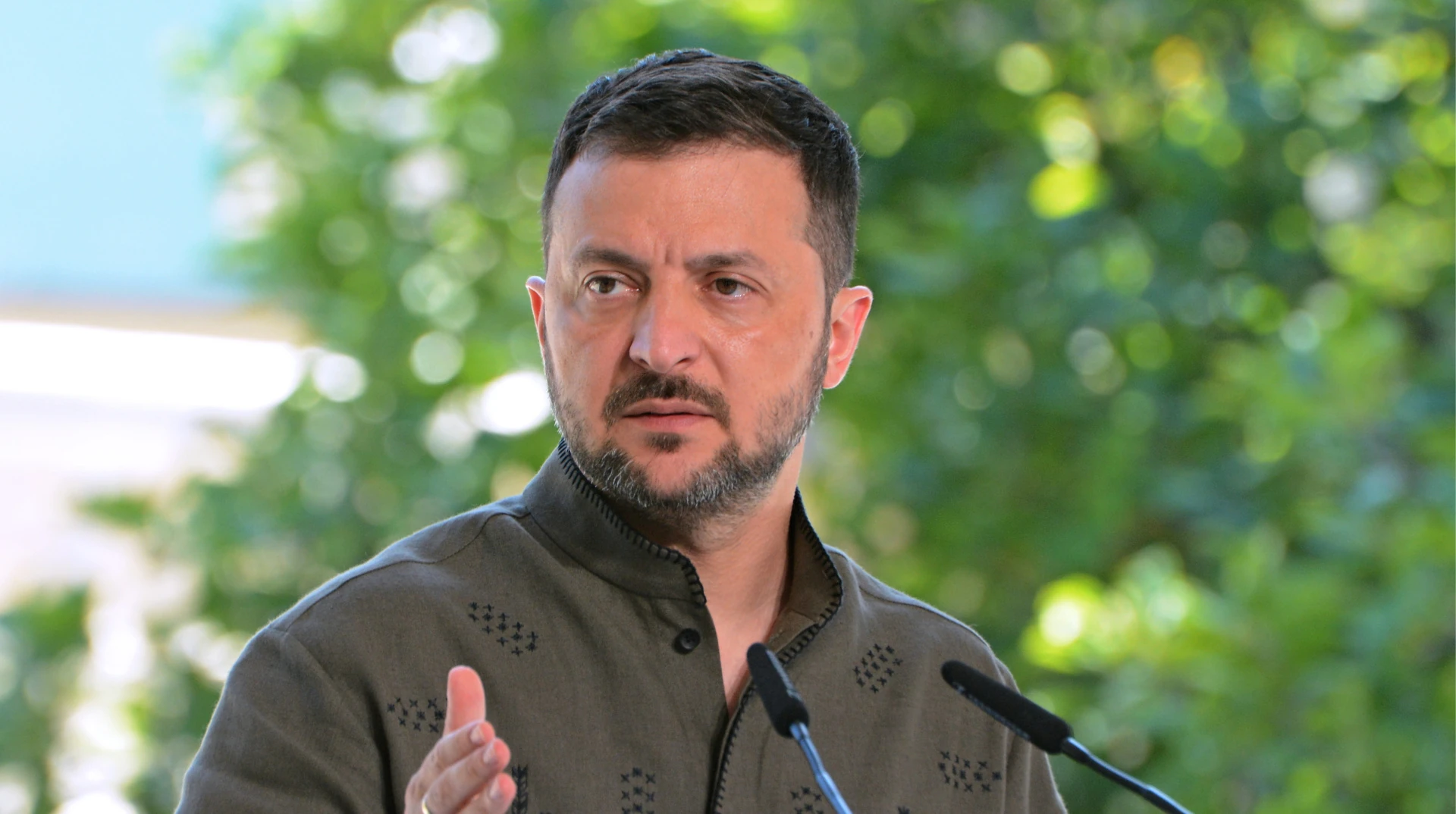 Володимир Зеленський під час пресконференції за підсумками саміту Коаліції охочих у Києві