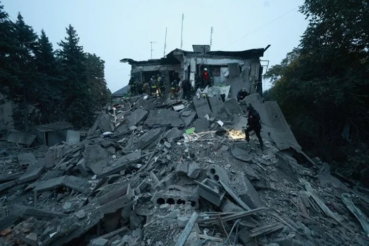 У Запоріжжі після удару КАБами врятували жінку, яка 8 годин чекала під завалами