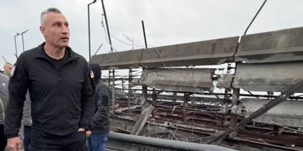 Після атаки на Південний мост у Києві зупинено рух метро